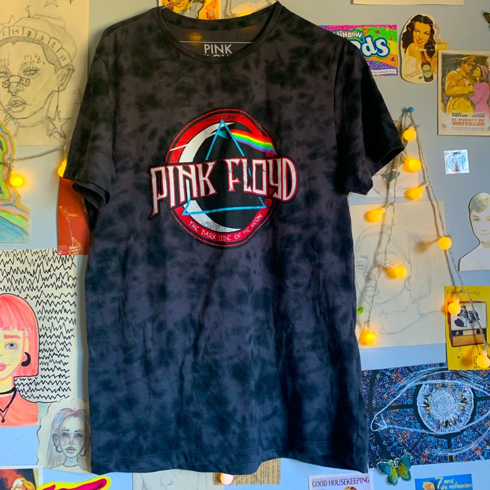 Pink Floyd band tshirt!!! So cute.